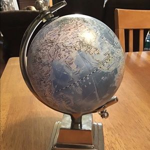 Desk top small globe. Like new